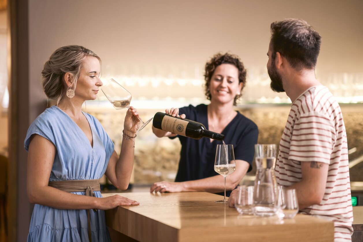 Weinverkostung im Weingut Frauwallner | © Thermen- & Vulkanland | Robert Maybach