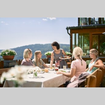 Terrasse im Alpengasthof Koralpenblick | © Südsteiermark Tourismus | Robert Maybach