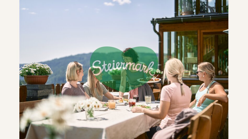 Terrasse im Alpengasthof Koralpenblick | © Südsteiermark Tourismus | Robert Maybach