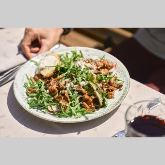 Eierschwammerlsalat im Alpengasthof Koralpenblick | © Südsteiermark Tourismus | Robert Maybach