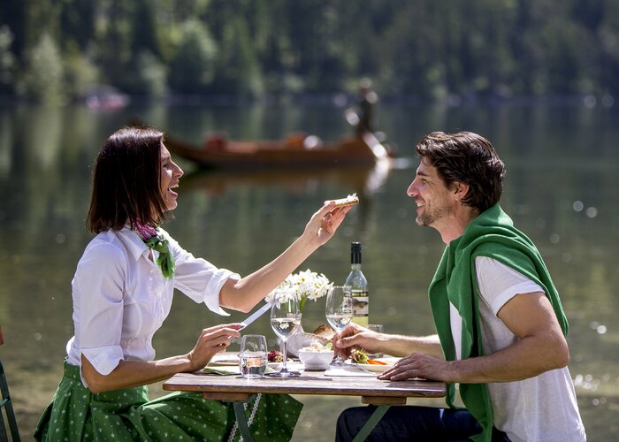 Eating and drinking at the lake Altausseer See (Ausseerland - Salzkammergut) | © Steiermark Tourismus | Tom Lamm