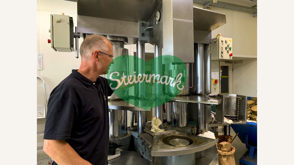 Styrian Wine Country Cycling Tour, Oil mill Hartlieb in Heimschuh | © Steiermark Tourismus | Martin Kubanek