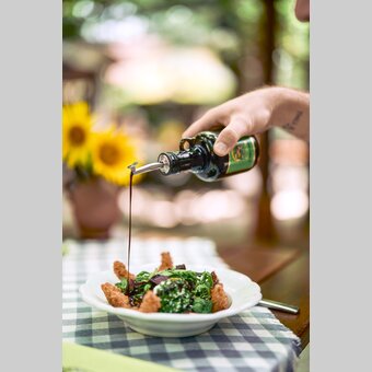 Kürbiskernöl auf Salat Weinhandmühle | © Thermen- & Vulkanland | Robert Maybach