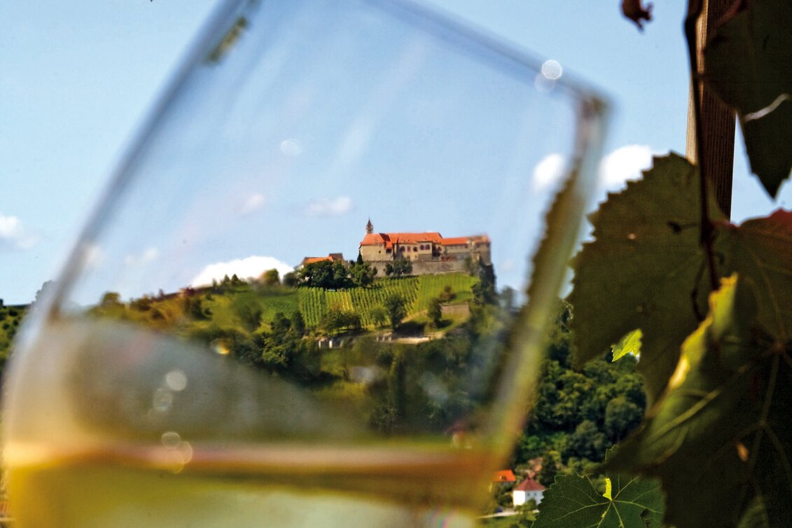 Riegersburg im Weinglas | © STG | R. Lamm