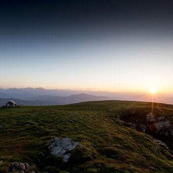 Sonnenaufgang auf der Frauenalpe, Blick vom Gipfel | © STG | Tom Lamm