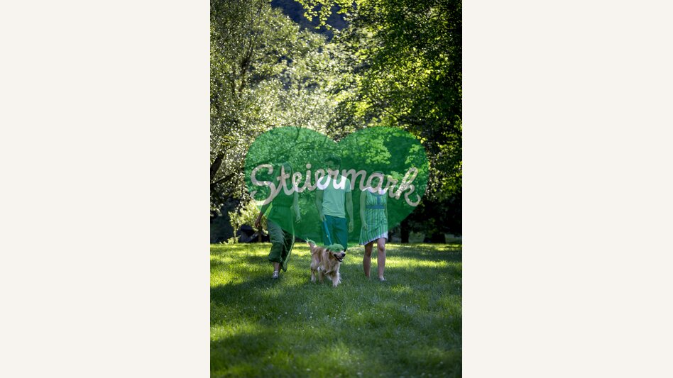 Sommerausflug mit Hund (Feistritzklamm, Schloss Herberstein, Oststeiermark) | © STG | Tom Lamm