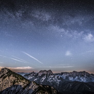 Blick in den Sternenhimmel über dem Nationalpark Gesäuse