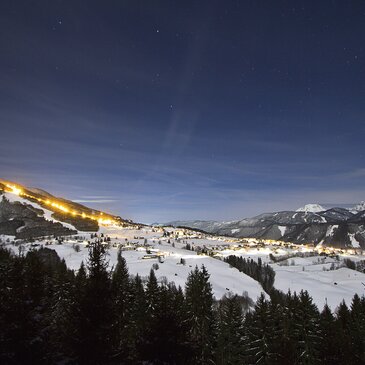 Rohrmoos mit beleuchteter Hochwurzen bei Vollmond 