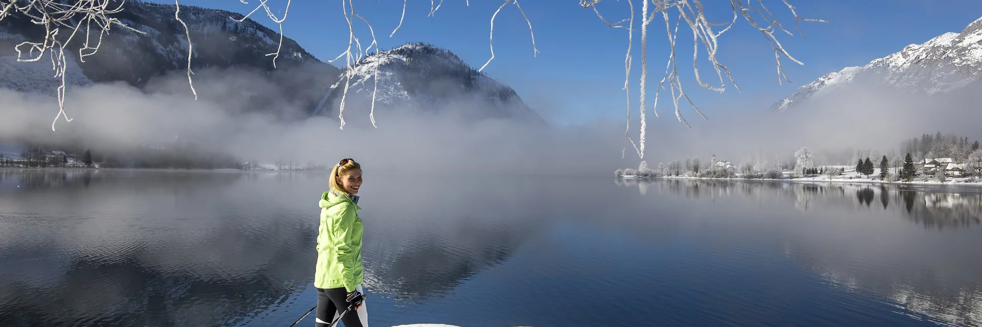 Cross-country skier at Grundlsee lake | © Steiermark Tourismus | Tom Lamm