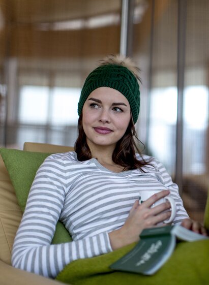 Endlich (Lese-)Zeit haben... Winterwellness in der Therme Loipersdorf, Thermenland Steiermark  | © STG | Tom Lamm