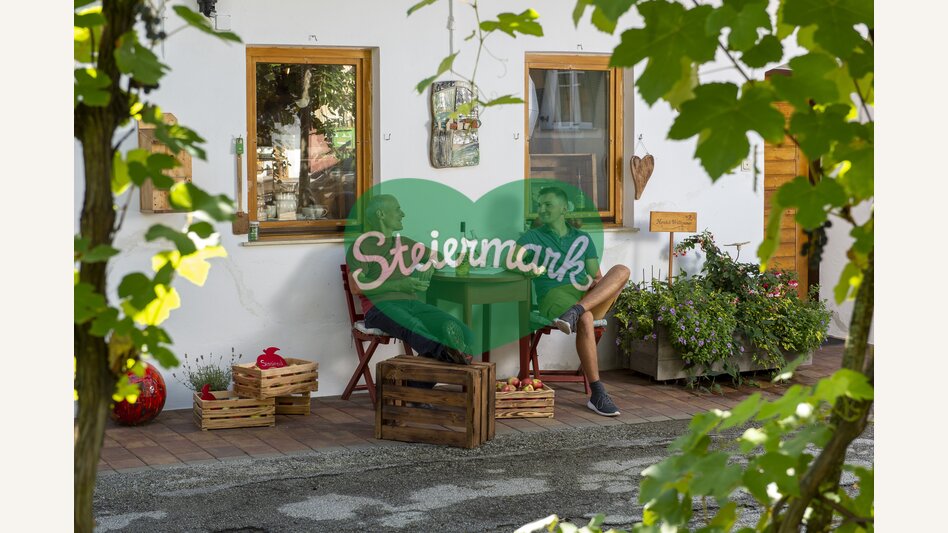 fahter and son from the Bioobsthof Schloffer in Anger after work, Eastern Styria | © Steiermark Tourismus | www.johannesgeyer.com
