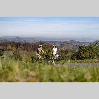 Cycling in the Styrian Wine Country | © Steiermark Tourismus | Tom Lamm