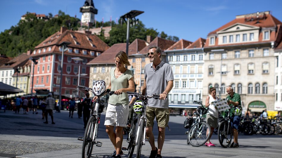 Radfahrer am Hauptplatz in Graz | © STG | Tom Lamm
