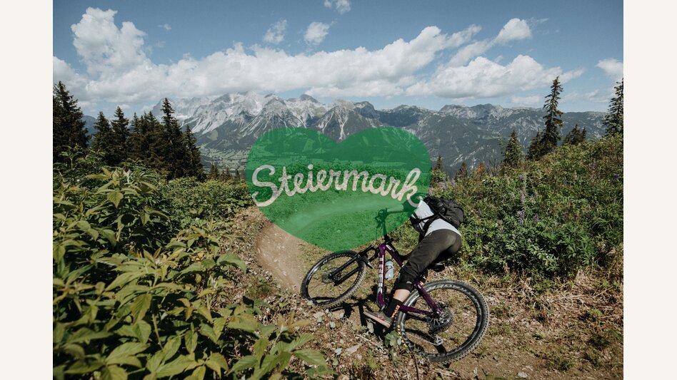 Biking on the Reiteralm with view on the Dachstein | © TVB Schladming-Dachstein | Charly Lukas