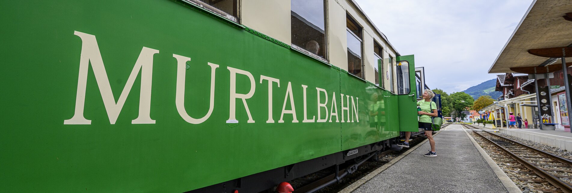 Boarding the train Murtalbahn | © Steiermark Tourismus | Pixelmaker