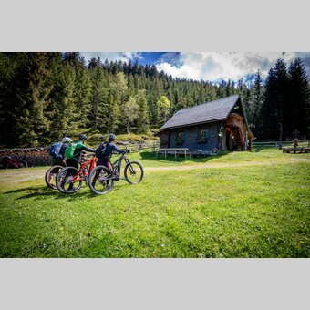 Steinbachalm Hütte im Wind & Bike Park Pretul | © STG | Jesse Streibl