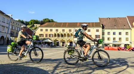 At the Mur cycling path: Main square of Bruck/Mur | © Steiermark Tourismus | Pixelmaker
