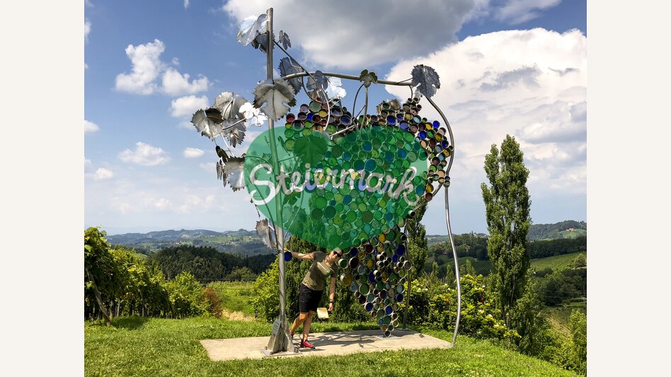 Eory-Kogel near Leutschach with the largest grape in the world | © Steiermark Tourismus | Martina Traisch