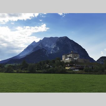 Trautenfels castle and Grimming  | © Steiermark Tourismus | Lena Maikisch
