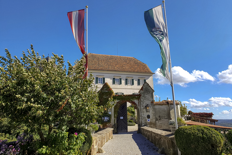 Schloss Kapfenstein der Familie Winkler-Hermaden an der Schlösserstraße | © STG | Günther Steininger