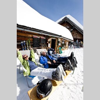 Break at a ski hut | © Steiermark Tourismus | Tom Lamm | for presse only!