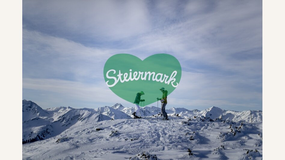 Skifahrer auf der Planneralm mit Panoramaaussicht | © STG | Tom Lamm