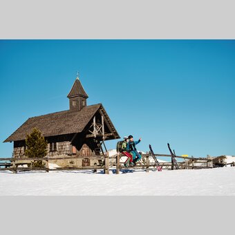 Skitourengeher bei der Maria Loretto Kapelle | © Erlebnisregion Murtal | Michael Königshofer