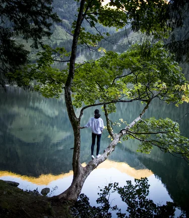 At Schwarzensee lake in Sölktäler Nature Park | © Steiermark Tourismus | Tom Lamm