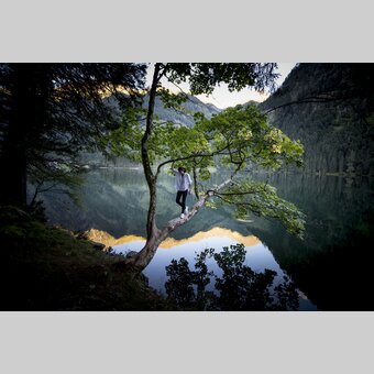 At Schwarzensee lake in Sölktäler nature park | © Steiermark Tourismus | Tom Lamm