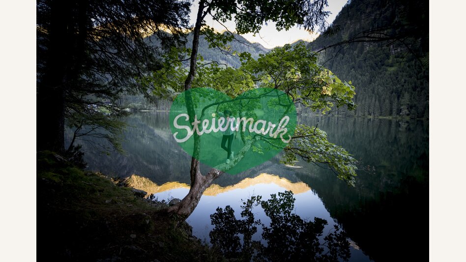 At Schwarzensee lake in Sölktäler nature park | © Steiermark Tourismus | Tom Lamm