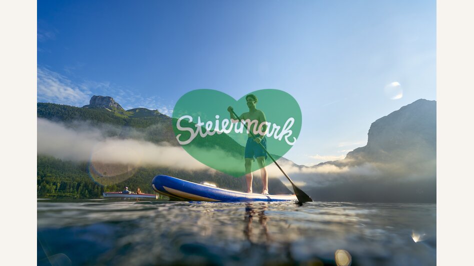 Stand up paddling on Lake Altaussee | © Ausseerland Salzkammergut | Susanne Einzenberger