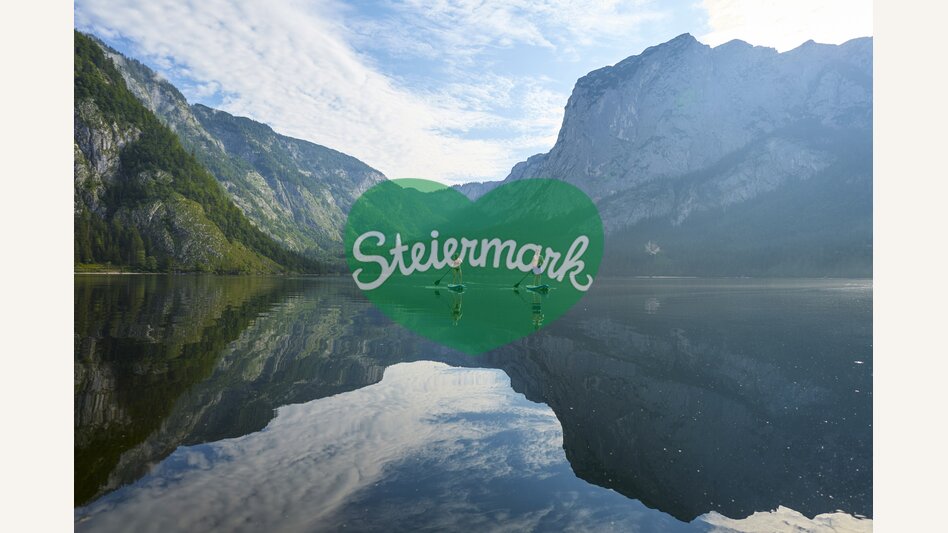 Stand up paddling on Lake Altaussee | © Ausseerland Salzkammergut | Susanne Einzenberger