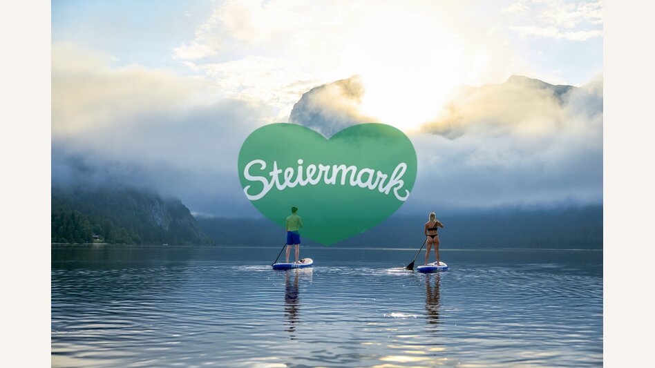 Stand up paddling on Lake Altaussee | © Ausseerland Salzkammergut | Susanne Einzenberger