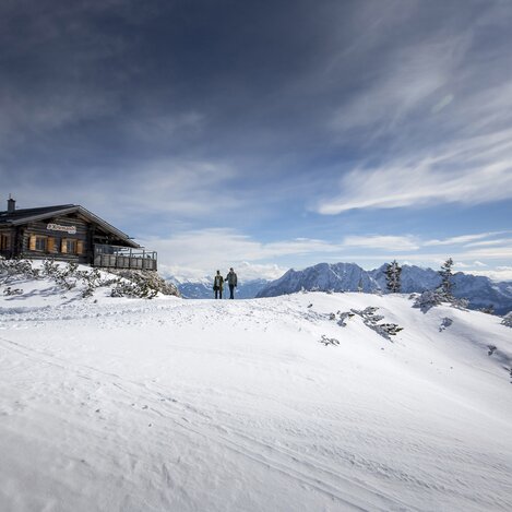 Winterwandern mit Aus- und Weitblicken auf der Tauplitz, Kriemandl-Hütte auf 1880 m Seehöhe | © STG | Tom Lamm