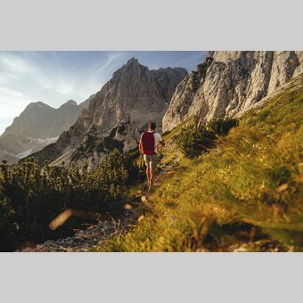 Bei den "Steinernen Jungfrauen", einer bizarren Felsformation am Fuße des Dachstein | © STG | photo-austria.at