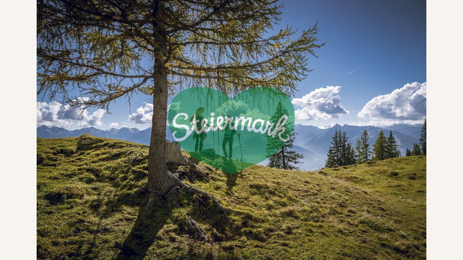 Hiking close to the mountain Dachstein | © Steiermark Tourismus | photo-austria.at