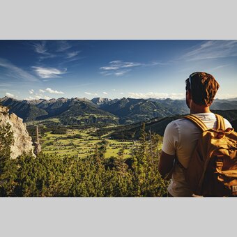 View from the "Steinernen Jungfrauen", bizarre rock formations in Ramsau am Dachstein | © Steiermark Tourismus | photo-austria.at
