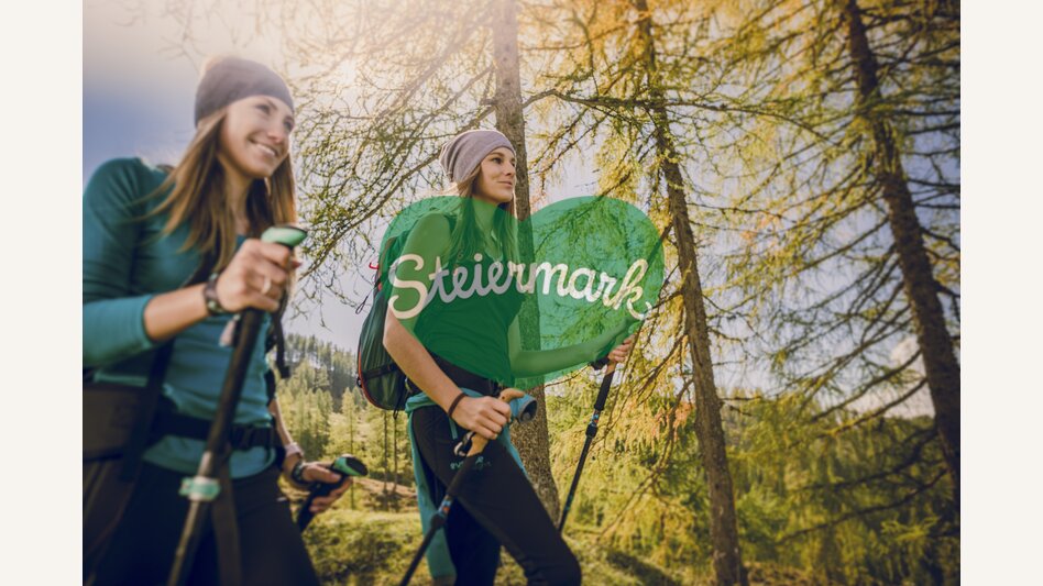 Hiking close to the mountain Dachstein | © Steiermark Tourismus | photo-austria.at