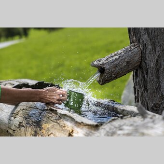 Refreshment during hiking | © Steiermark Tourismus | pixelmaker.at