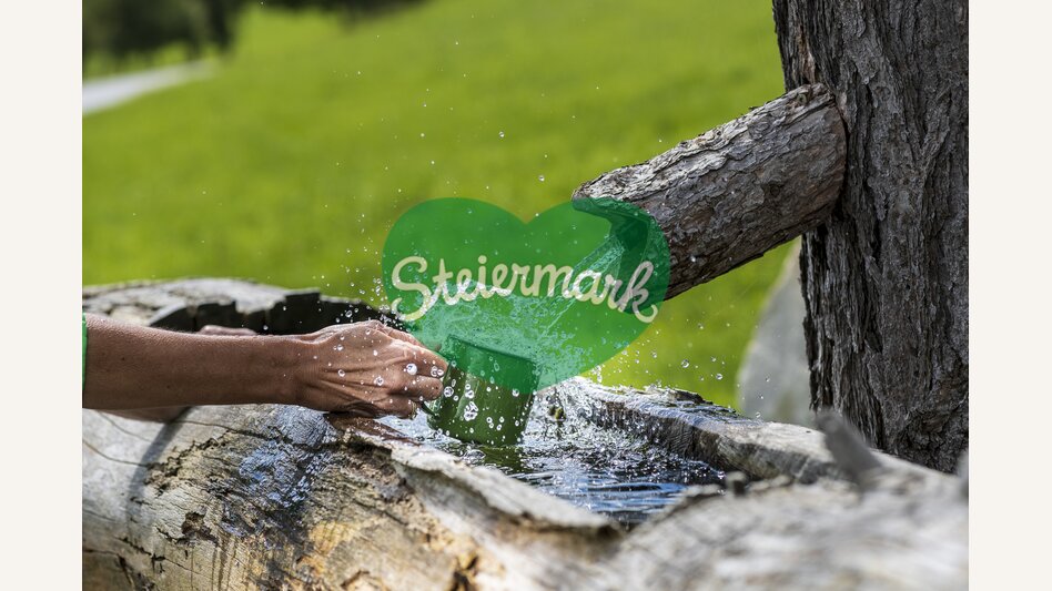 Refreshment during hiking | © Steiermark Tourismus | pixelmaker.at
