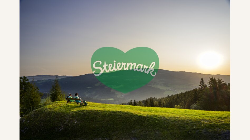 Blick  in die Oststeiermark auf der Wanderroute Vom Gletscher zum Wein | © STG | pixelmaker.at