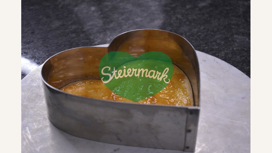 Herztorte kreiert von Eveline Wild | © STG | Anja Leitner
