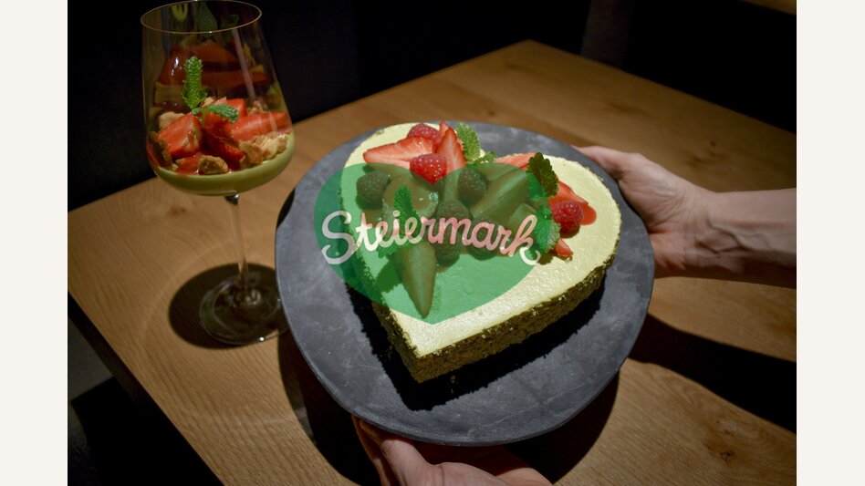 Herztorte kreiert von Eveline Wild | © STG | Anja Leitner
