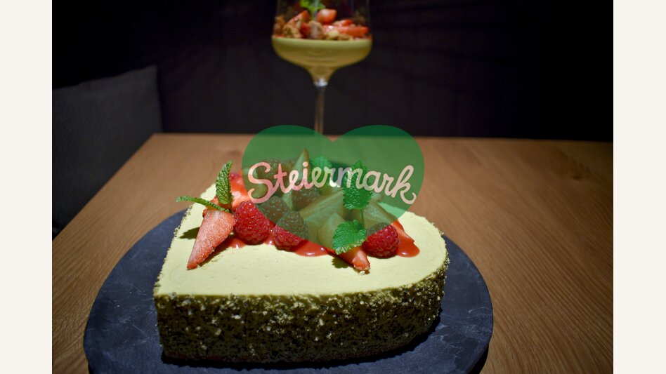 Herztorte kreiert von Eveline Wild | © STG | Anja Leitner
