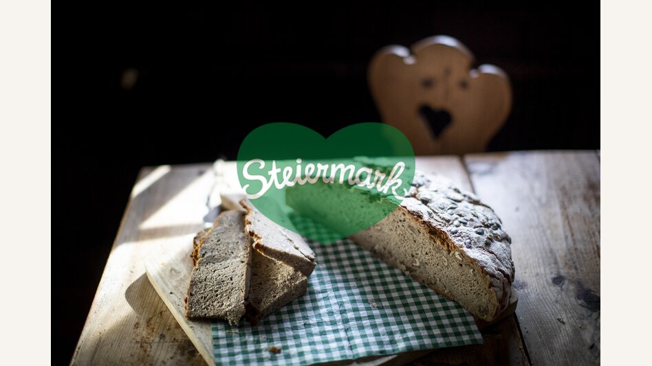 Frisches, knuspriges Bauernbrot | © STG | Tom Lamm