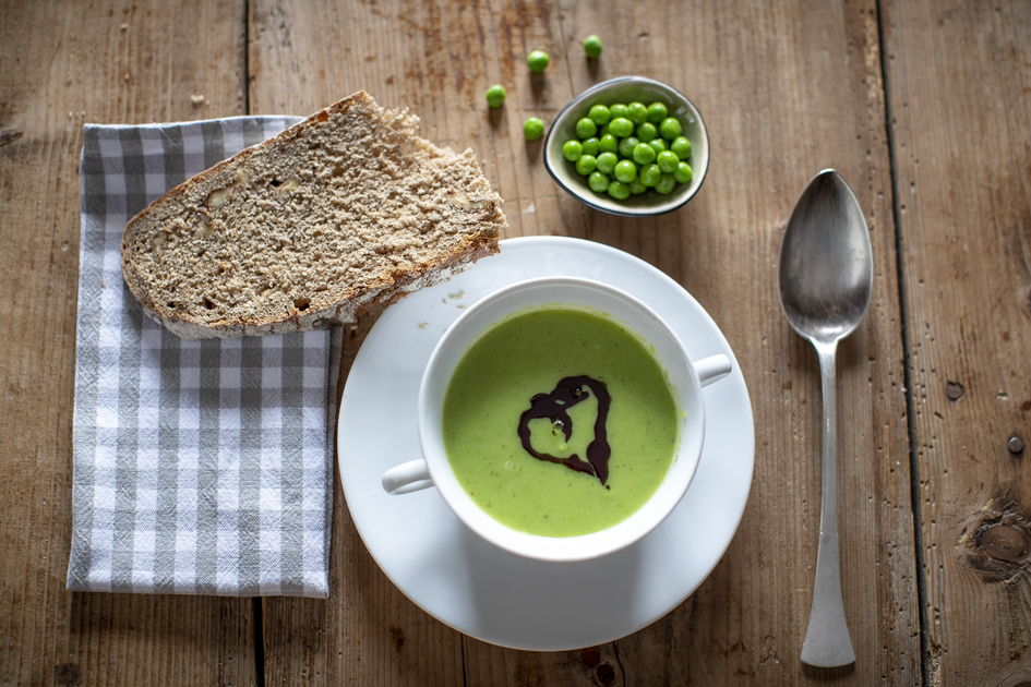 Gesunde Erbsensuppe mit (Kernöl-) Herz | © STG | Tom Lamm