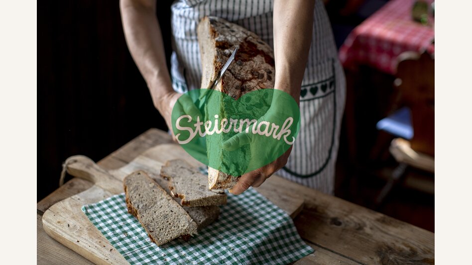 Fresh, crusty farmhouse bread | © Steiermark Tourismus | Tom Lamm | Tom Lamm