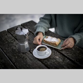 Sweet apple strudel for dessert | © Steiermark Tourismus | Tom Lamm