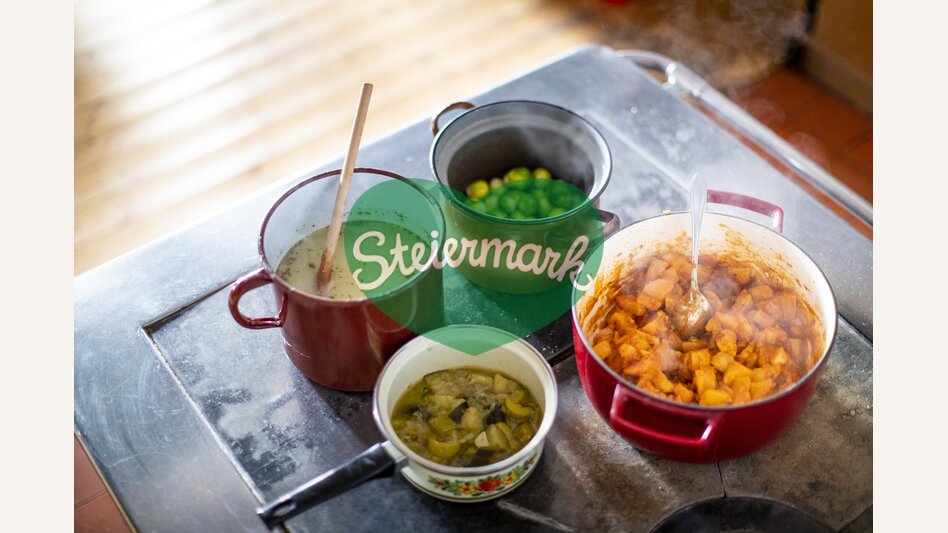 Warming dishes from the set cooker | © Steiermark Tourismus | Tom Lamm