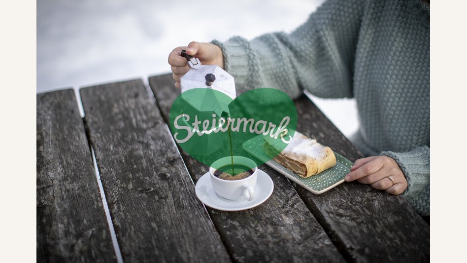 Sweet apple strudel for dessert | © Steiermark Tourismus | Tom Lamm